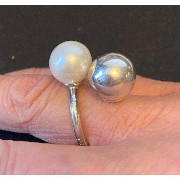 Retired Tous Ring with 12mm Sterling Ball and 12mm PearlSize Between 7 1/2" -